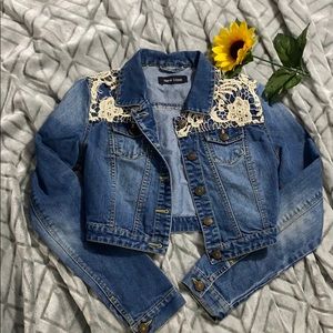 Cropped denim jacket 🧢